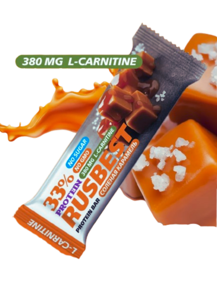 Proteinbar med karamellsmak, 33% protein, 380 mg L-karnitin, synlig kola och saltsmulor.